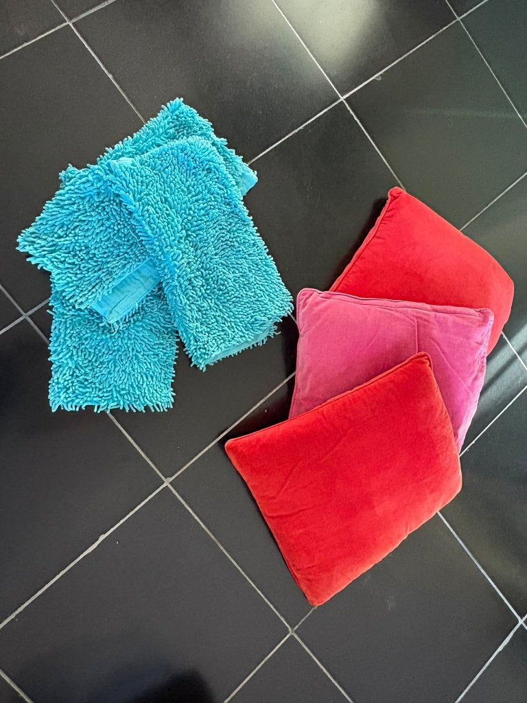 Drie eenvoudige kussens met aparte hoezen, Huis en Inrichting, Overige merken, Gebruikt, Rugkussen, Wasbaar