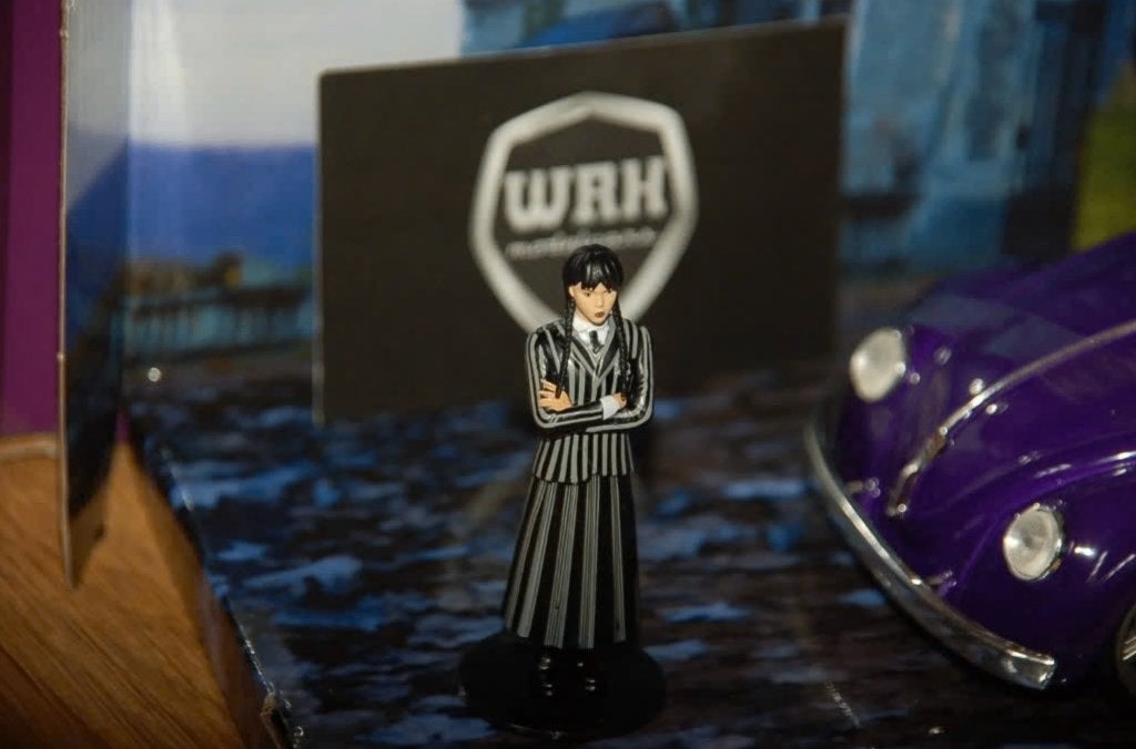 1:24 VOLKSWAGEN KEVER purple Wednesday JADA in box WRH, Hobby en Vrije tijd, Modelauto's | 1:24, Verzenden, Zo goed als nieuw