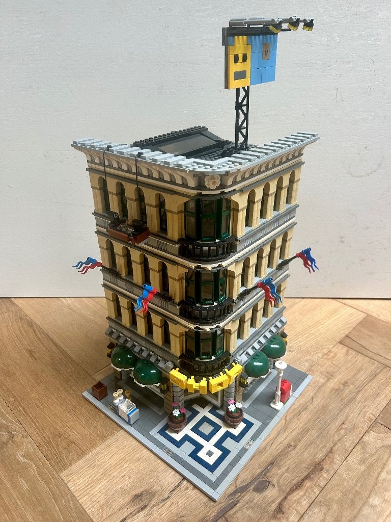 LEGO 10211 - Groot Warenhuis met extra verdieping!, Lego, Ophalen of Verzenden, Zo goed als nieuw, Complete set