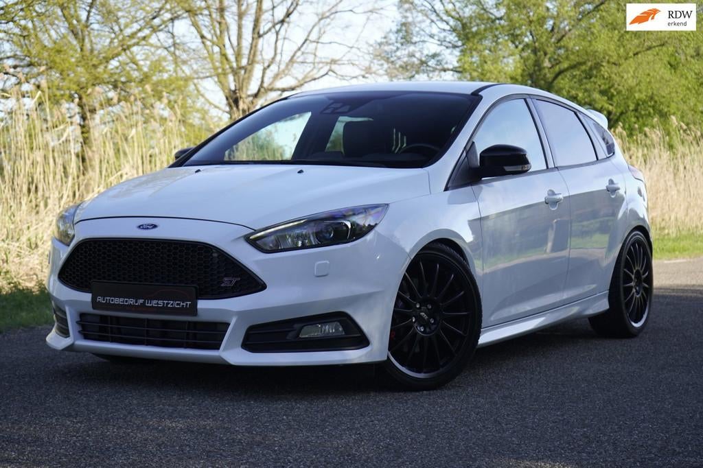 Ford Focus 2.0 ST-3 250pk, Leder, Recaro, ST schroefset, 19", Auto's, Ford, Bedrijf, Te koop, Focus, ABS, Airbags, Airconditioning