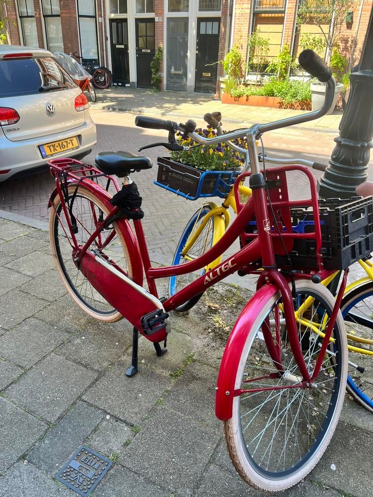 Fiets Altec Rood, Fietsen en Brommers, Fietsen | Dames | Omafietsen, Ophalen, Zo goed als nieuw, Handrem