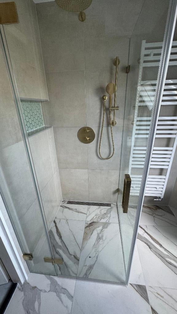 Foto 7 van Badkamerrenovatie 4600€Toiletrenovatie 2300€
