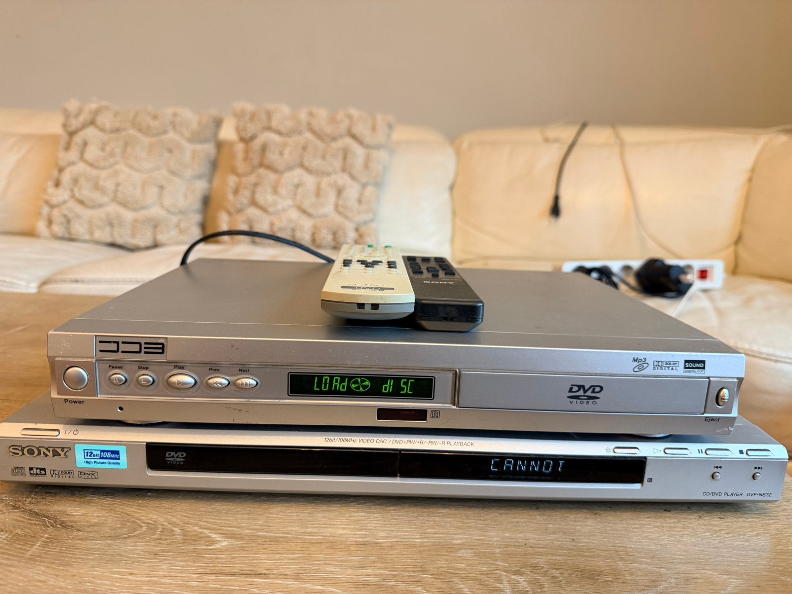 2 DVD-spelers met afstandsbedieningen – Werken perfect! €35, Audio, Tv en Foto, Verzenden, Zo goed als nieuw, Sony