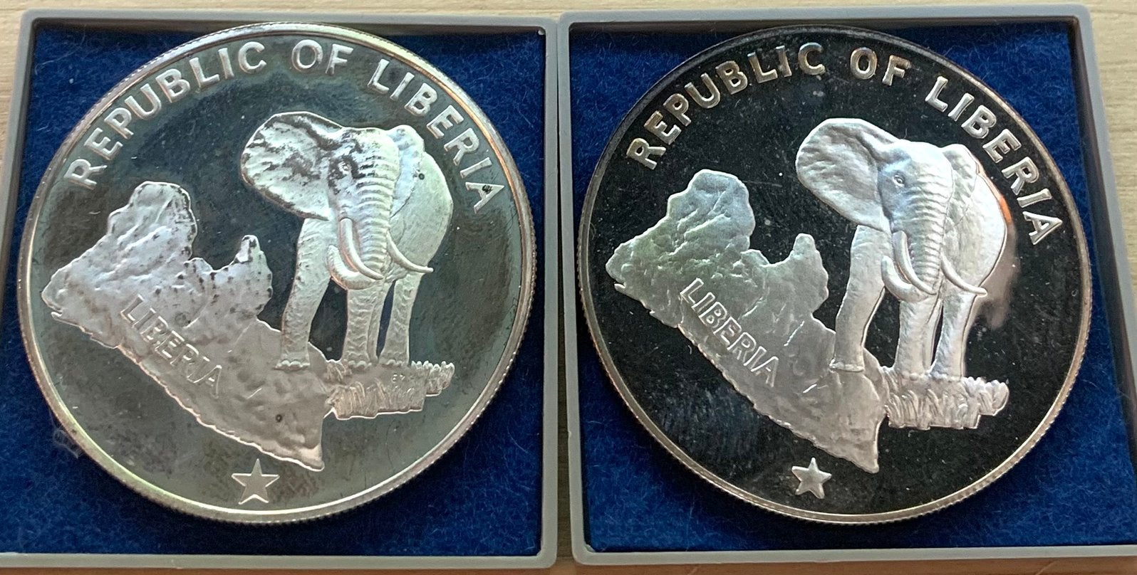 Liberia 2x 1 Oz zilver. 5 Dollars 1973 en 1978 Proof olifant, Ophalen of Verzenden, Overige landen, Zilver