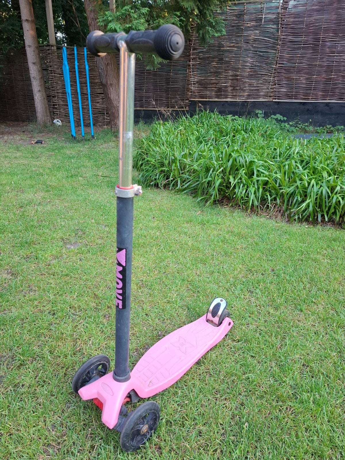 Roze kinderstep met 3 wielen - Move, Ophalen of Verzenden, Gebruikt, Gewone step, Move