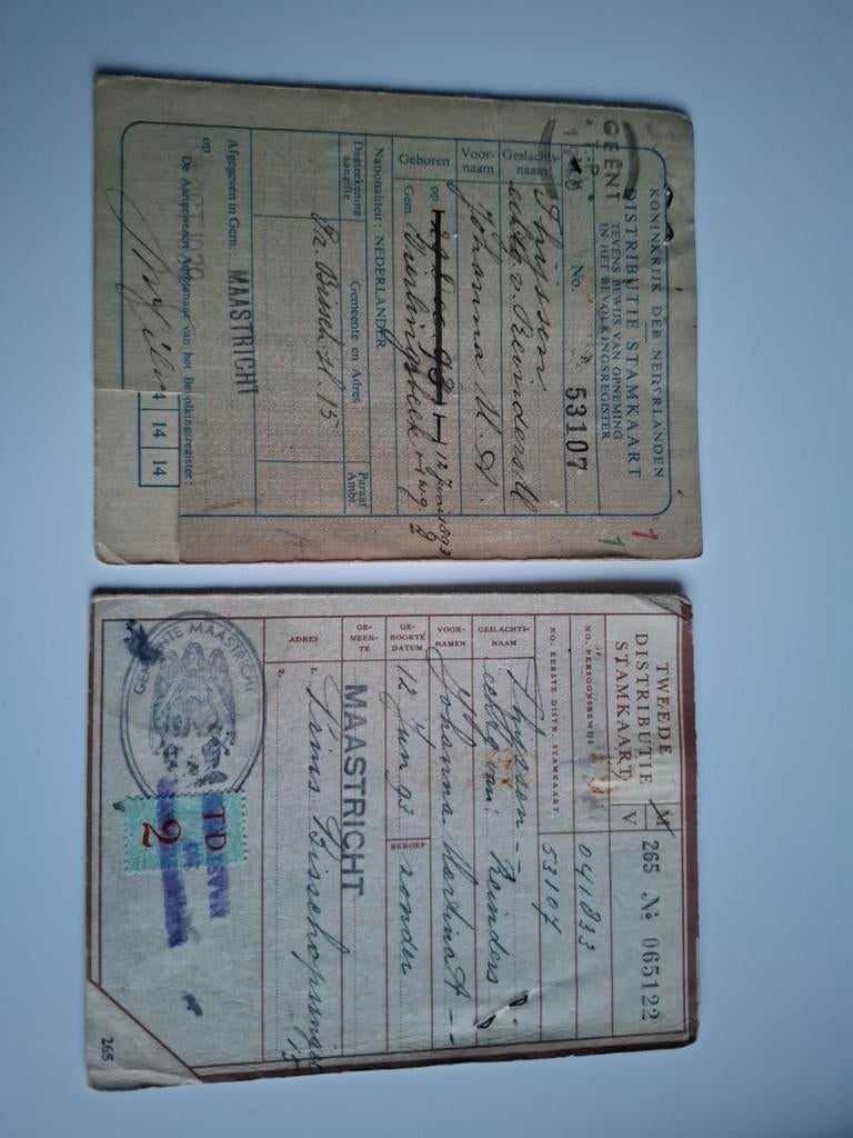 2 distributie stamkaarten Maastricht bonkaarten wo2, Verzamelen, Militaria | Tweede Wereldoorlog, Ophalen of Verzenden, Duitsland