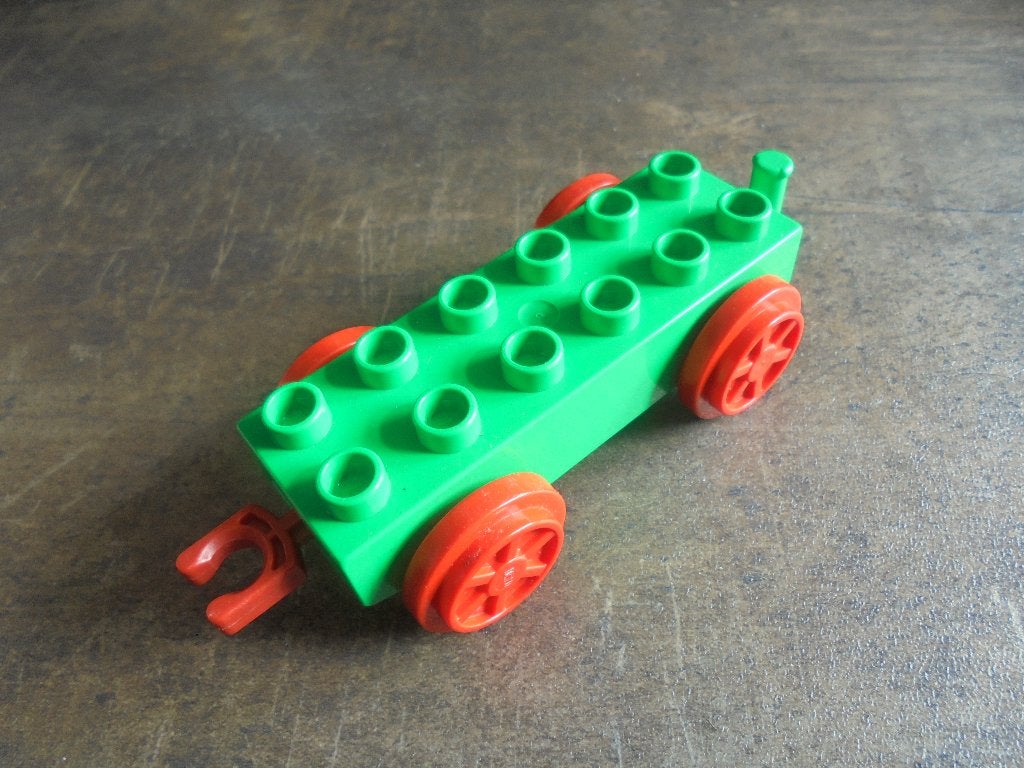 Lego Duplo Train Base 2x6 with Red Wheels (zie foto's), Ophalen of Verzenden, Gebruikt, Losse stenen, Duplo