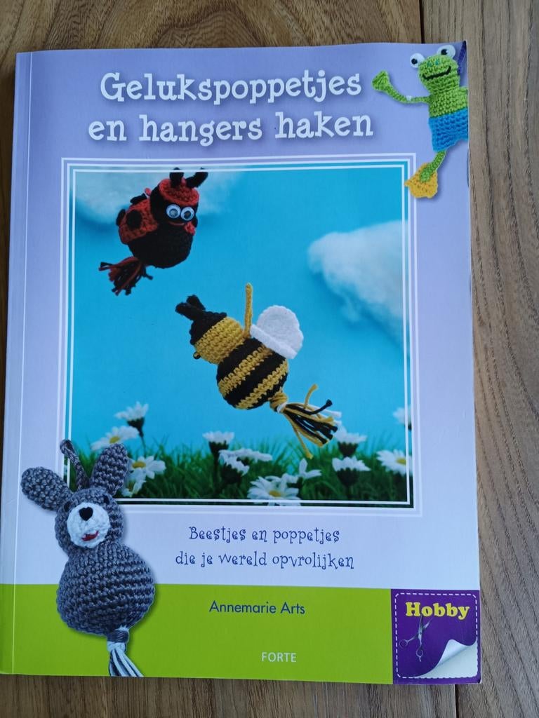 Gelukspoppetjes en hangers haken - Annemarie Arts, Boeken, Ophalen of Verzenden, Zo goed als nieuw, Breien en Haken, Annemarie Arts