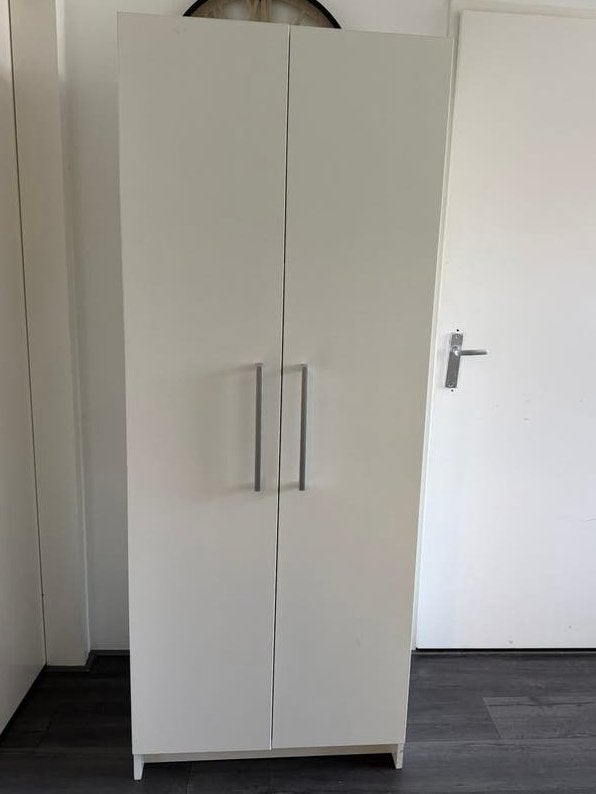 GRATIS Nette kledingkast, Huis en Inrichting, Ophalen, Zo goed als nieuw, 50 tot 75 cm, 150 tot 200 cm