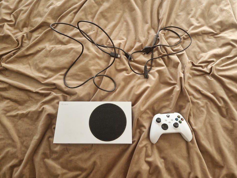 Xbox Series S met controller en kabels, Spelcomputers en Games, Spelcomputers | Xbox Series X en S, Verzenden, Zo goed als nieuw