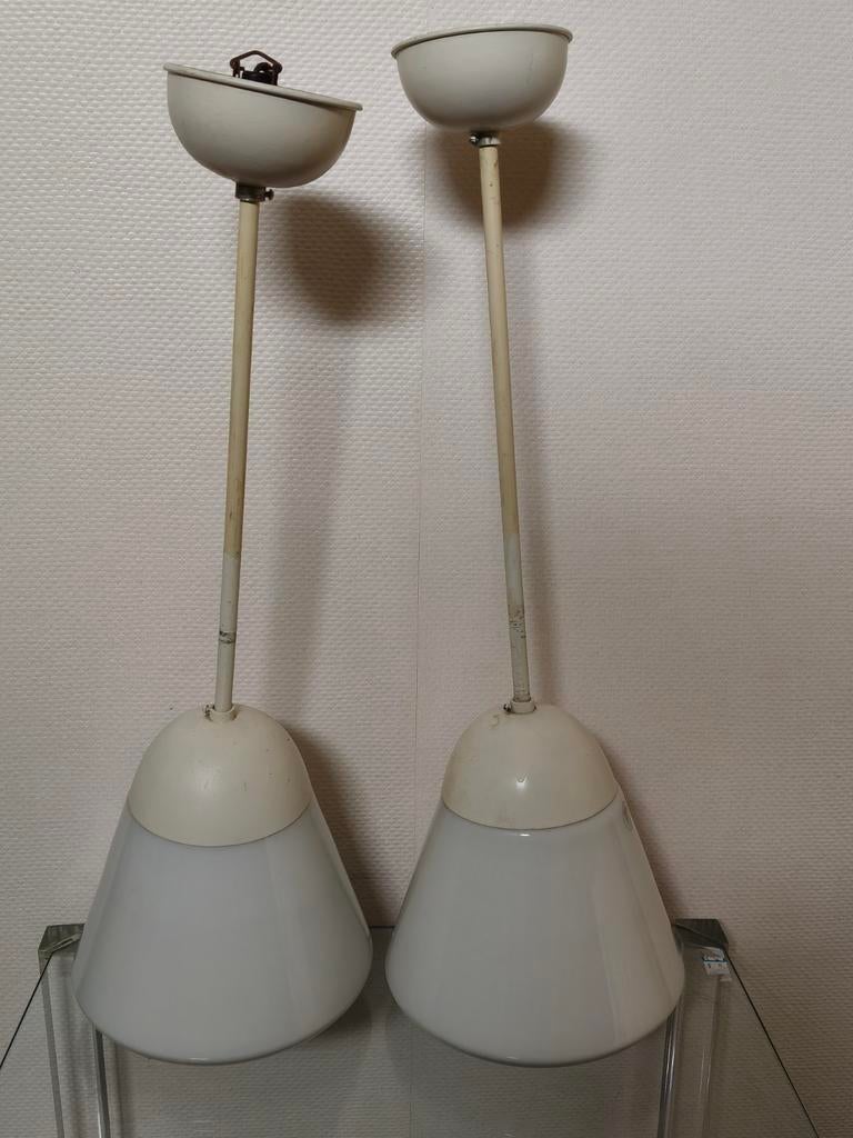 Vintage schoollampen jaren 50 – Gispen stijl – opaalglas, Huis en Inrichting, Lampen | Hanglampen, Ophalen, Gebruikt, Glas, Minder dan 50 cm