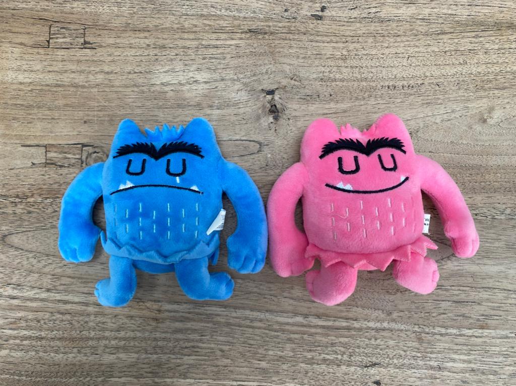 Kleurenmonsters roze en blauw knuffeltjes kinderboek, los, Ophalen of Verzenden, Zo goed als nieuw