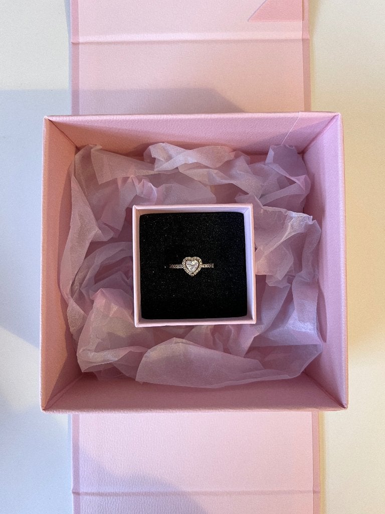 Pandora hart ring goud, Verzenden, Zo goed als nieuw, 17 tot 18, Met edelsteen