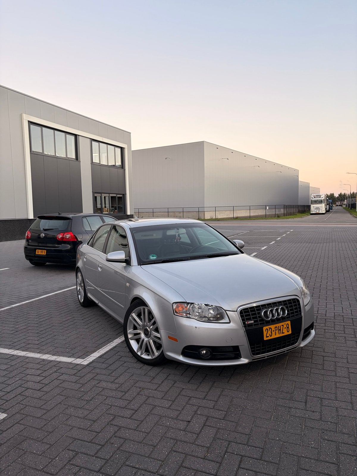 Audi A4 2.0T quattro|schuifdak|nieuwe distributieset|BOSE, Auto's, Automaat, 1643 kg, 4 cilinders, A4