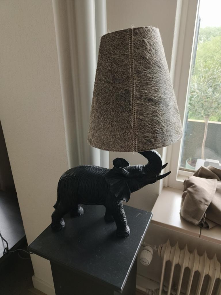 Tafellamp olifant met harige kap - 60cm hoog, Overige materialen, Gebruikt, 50 tot 75 cm, Exotisch, Afrikaans, Modern