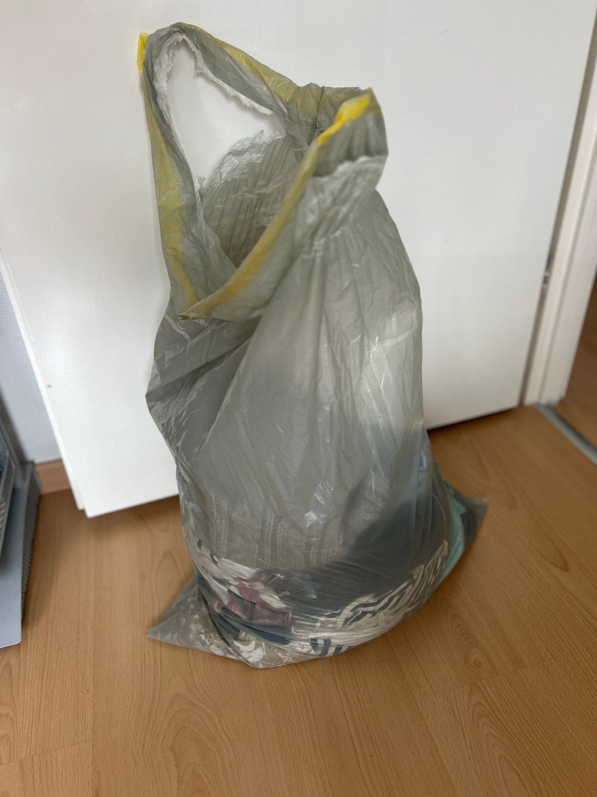 Vuilniszak met gemixte kleding, Kleding | Dames, Ophalen, Zo goed als nieuw