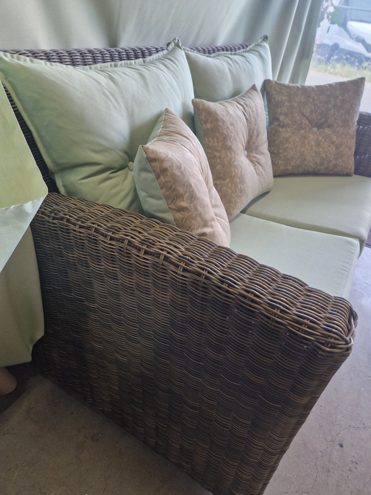 Comfortabele 2-zits rotan bank met kussens, Tuin en Terras, Tuinbanken, Ophalen of Verzenden, Gebruikt