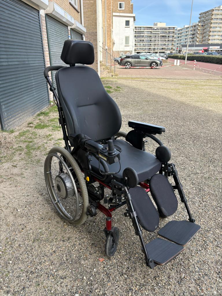 Quickie SR45 electrische rolstoel met duwondersteuning, Ophalen, Zo goed als nieuw, Elektrische rolstoel