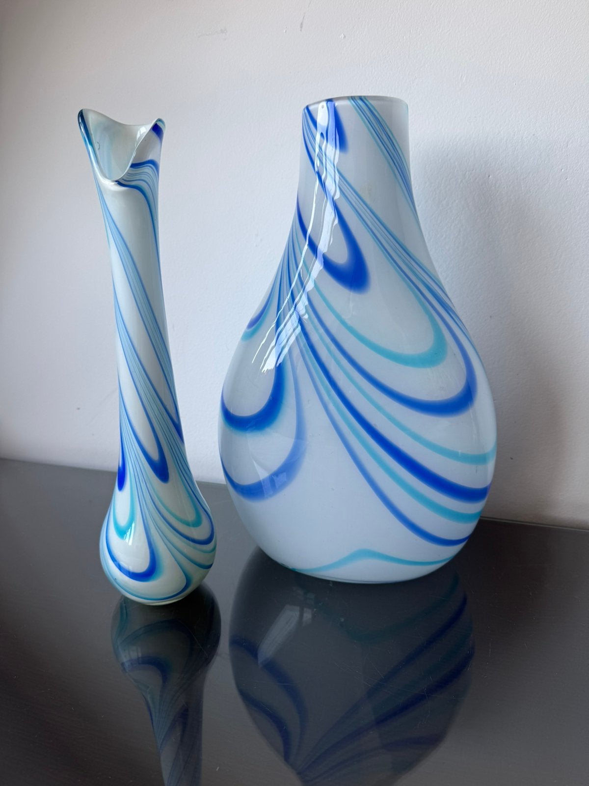 Twee Murano Carlo Moretti vazen wit blauw, Ophalen of Verzenden, Zo goed als nieuw, Blauw