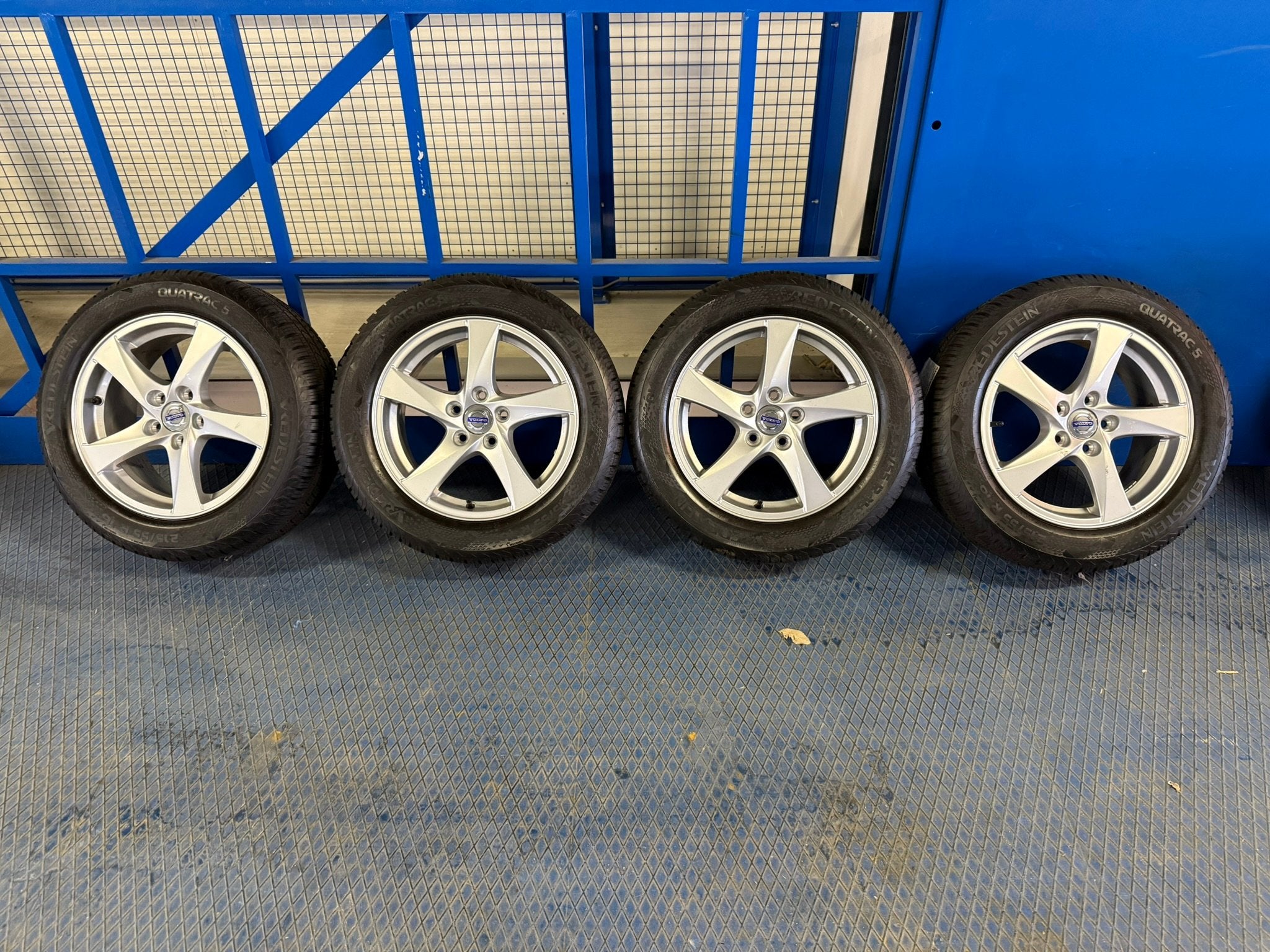 16'' Hera - V70 - Vredestein Quatrac - 215/55 R16