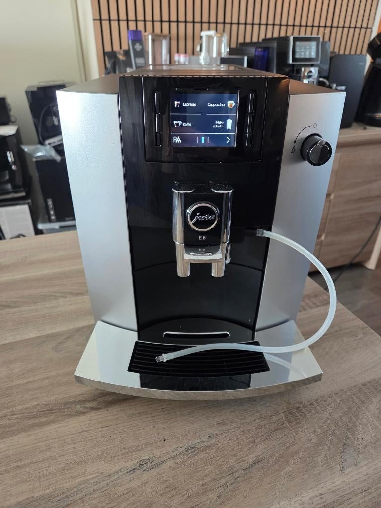 Jura E6 (EB) Platin – Uitstekende staat met 5760 op teller, Afneembaar waterreservoir, Jura, 10 kopjes of meer, Koffiemachine