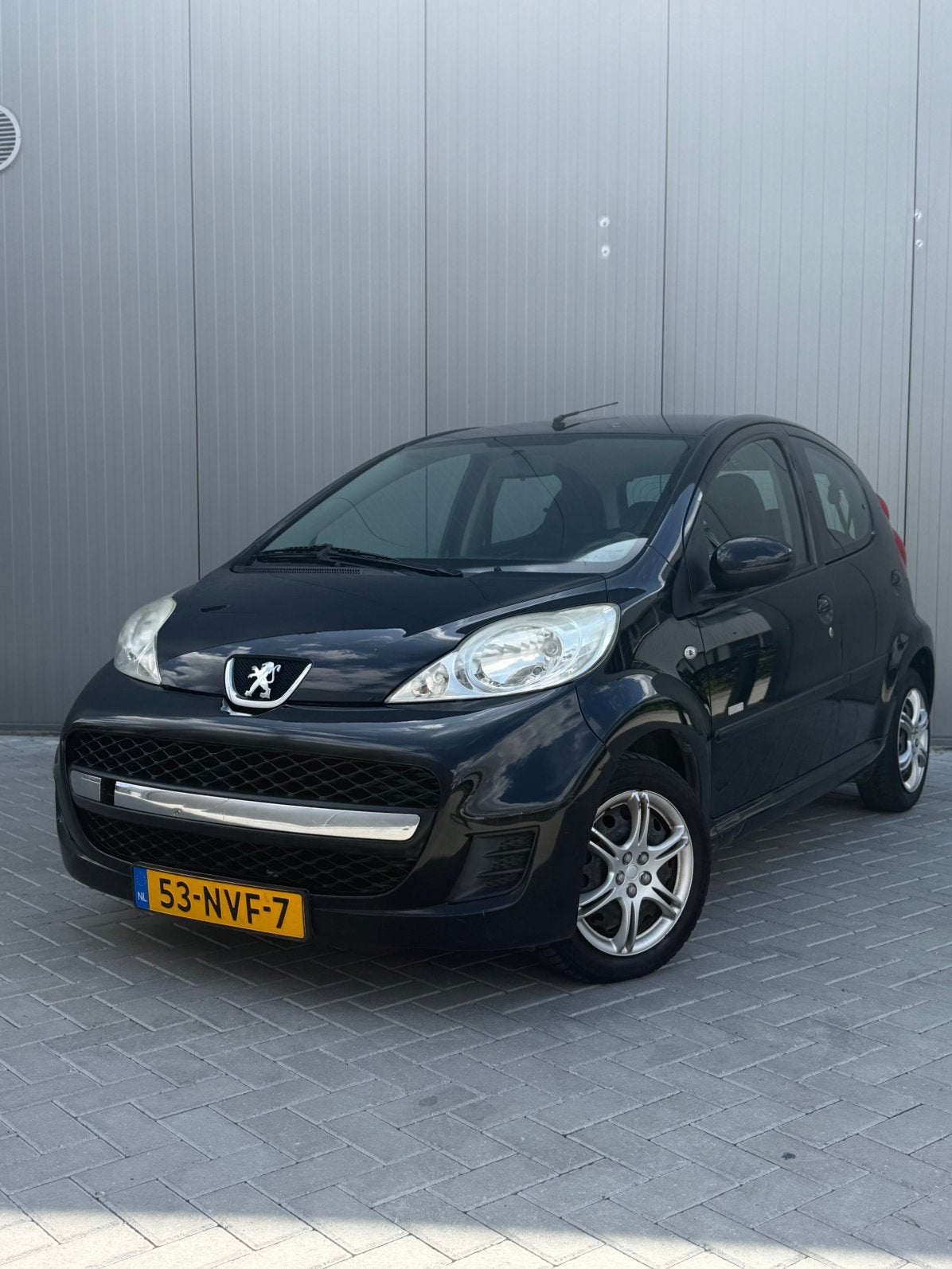 Peugeot 107 1.0 12V 5DR 2010 Zwart NW APK NW BANDEN, Voorwielaandrijving, Stof, 4 stoelen, Origineel Nederlands