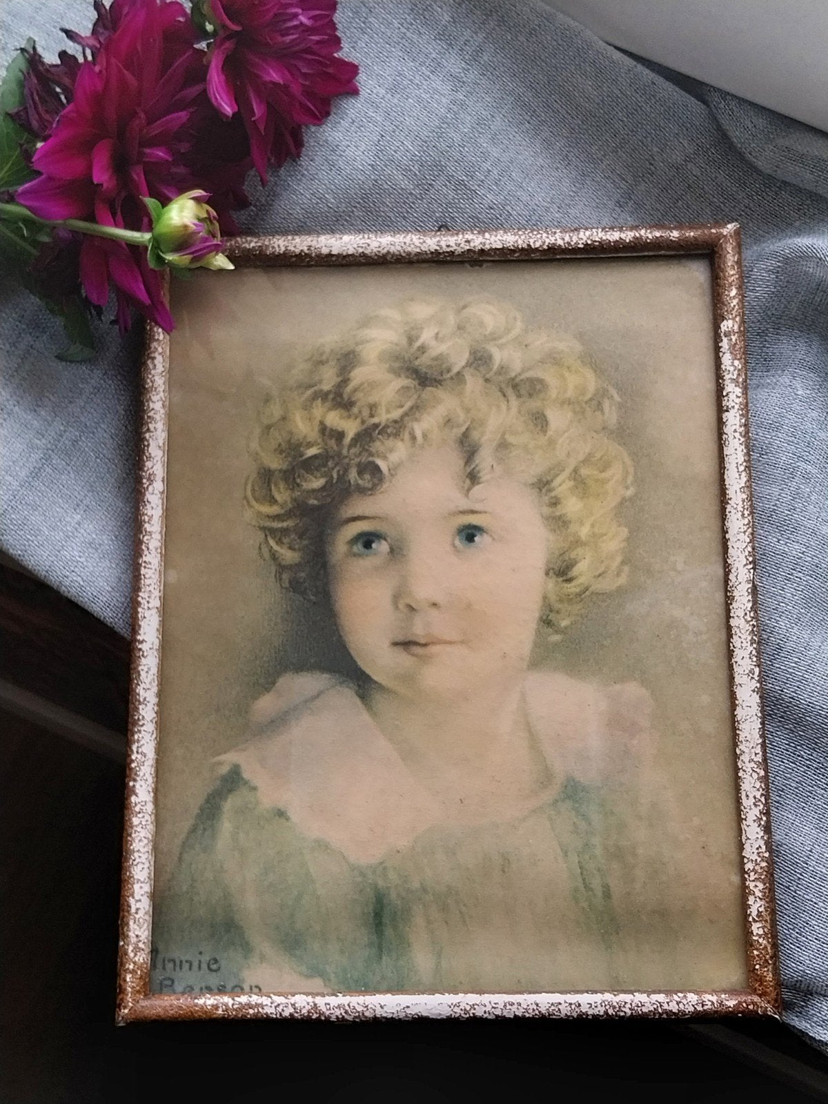 Vintage print van kind met krullen, gesigneerd Annie Benson, Minder dan 50 cm, Gebruikt, Oorspronkelijke maker, Ophalen of Verzenden