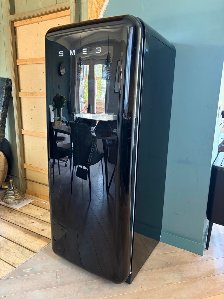 Smeg Koelkast Zwart - Stijlvol en Functioneel, Ophalen, 150 tot 200 liter, 60 cm of meer, Zo goed als nieuw