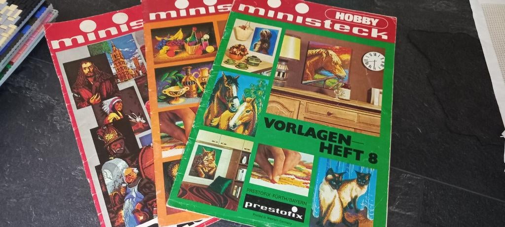 Te koop: héél véél ministek incl boekjes en platen., Hobby en Vrije tijd, Ophalen, Voorbeeldboek