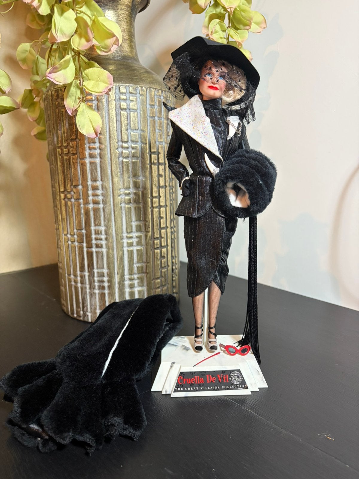 Barbie - collector doll- cruella, Alle leeftijden, Ophalen of Verzenden, Zo goed als nieuw, Stand-up of Theatershow