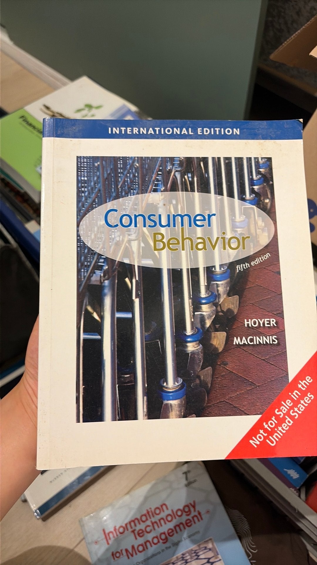 Consumer Behavior - International Edition (Hoyer, MacInnis), Ophalen, Gamma, Gelezen, HBO