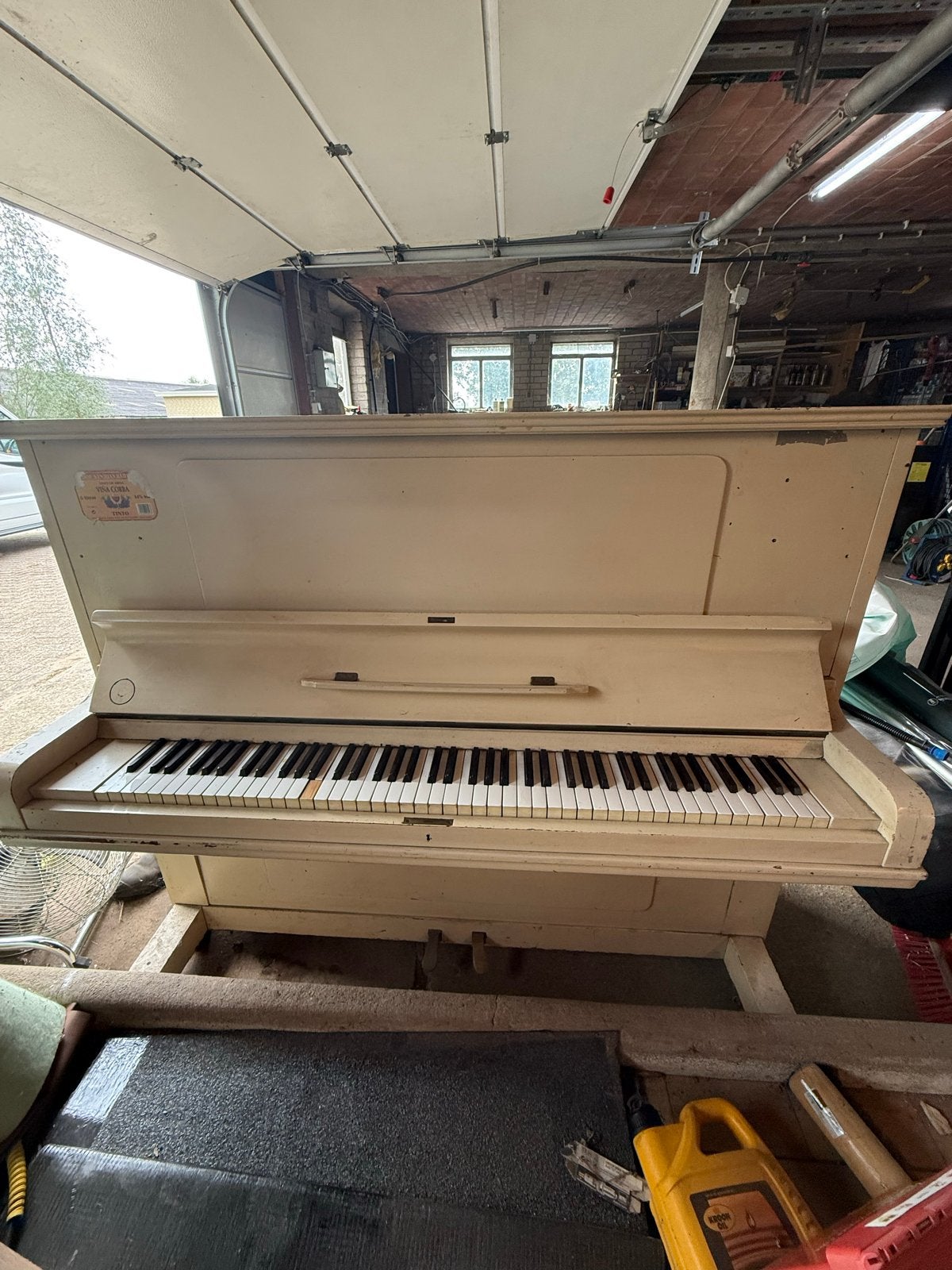 Vintage Piano - Gebruikt, maar nog steeds bespeelbaar