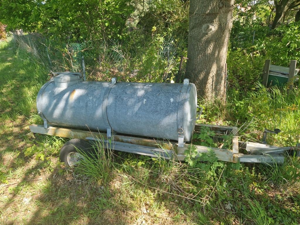 Watertank op geveerd onderstel - 800 liter gegalvaniseerd, Ophalen, Gebruikt
