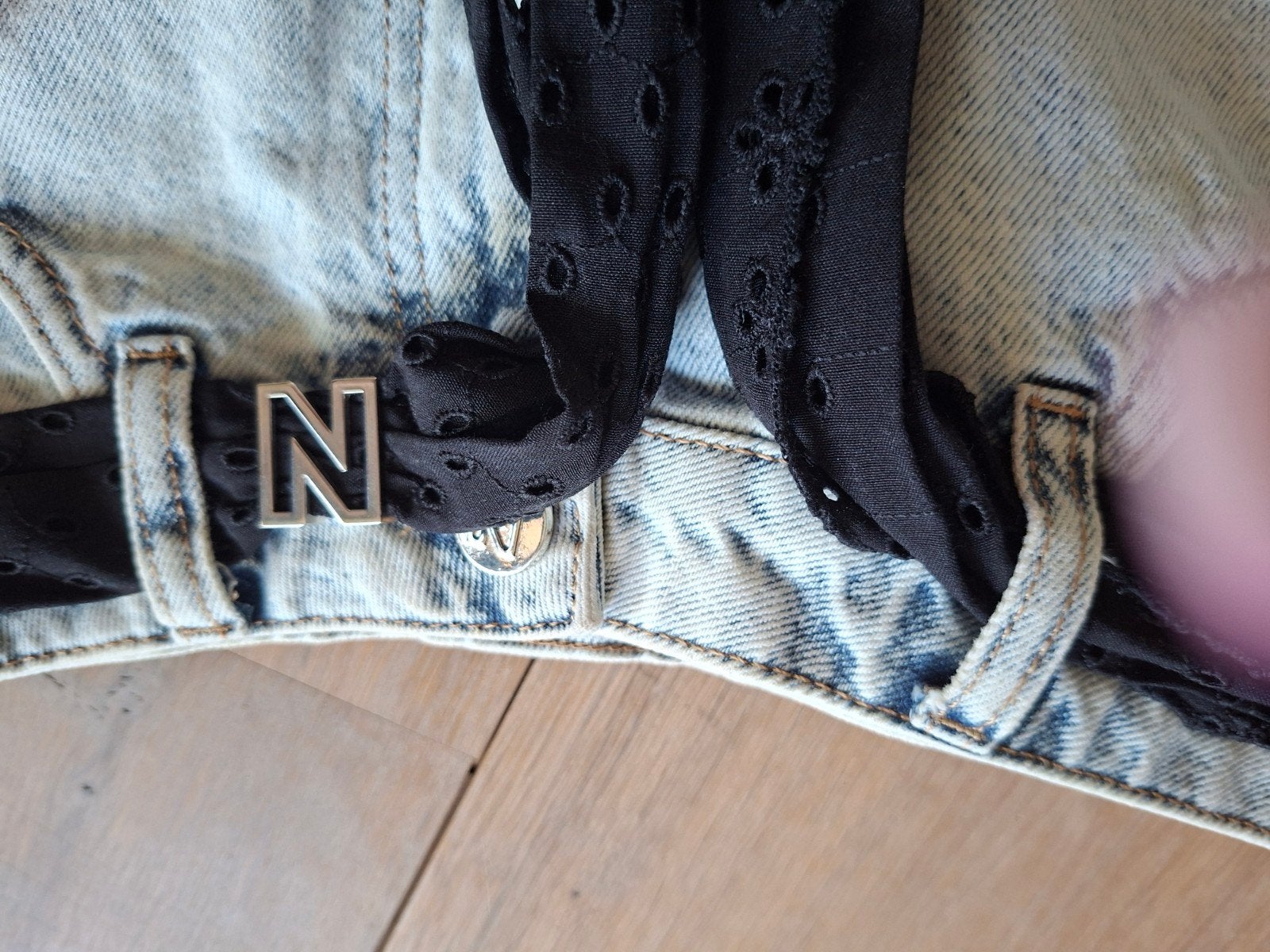 Nikkie spijkerbroekje maat 29 met bijpassende riem/sjaal, Kleding | Dames, Blauw, Ophalen of Verzenden, Zo goed als nieuw, Nikkie