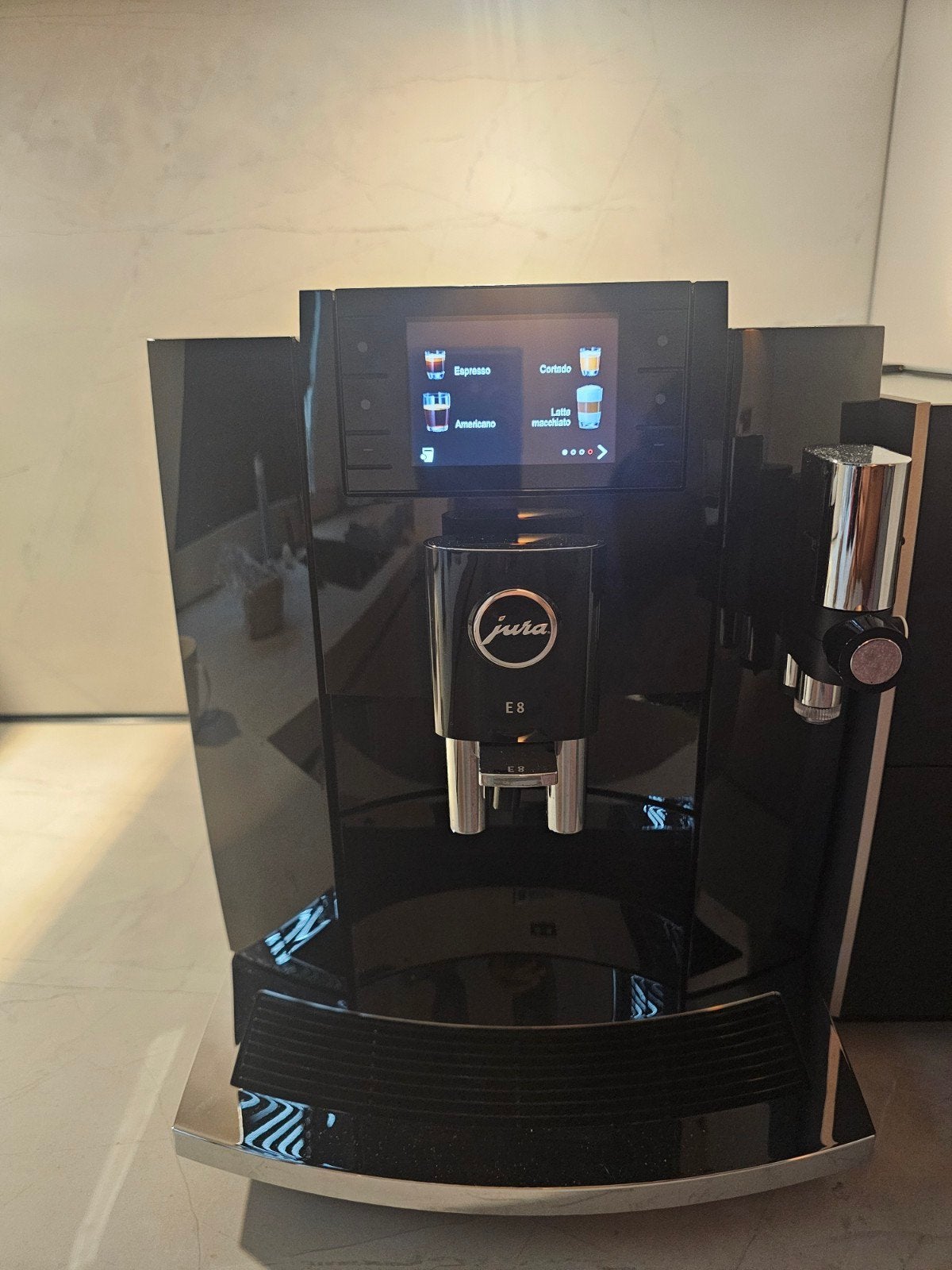 Jura E8 EC espresso koffiezetapparaat, Witgoed en Apparatuur, Koffiezetapparaten, Afneembaar waterreservoir, 10 kopjes of meer