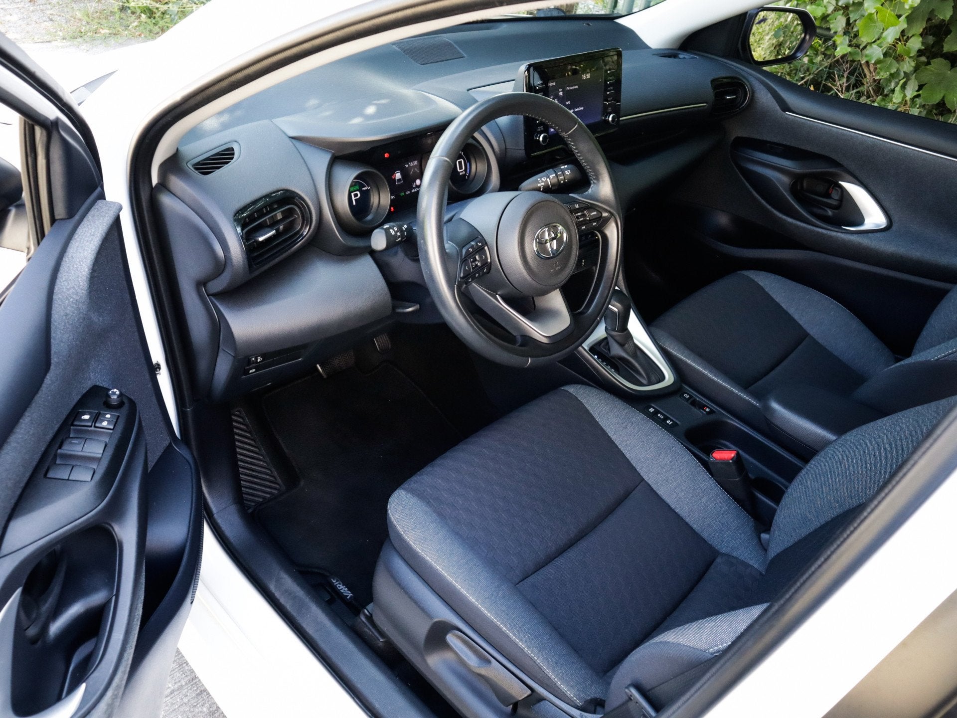 Toyota Yaris 1.5 Hybrid Dynamic 1e-Eig. & Dealer-Onderh BOVA, 12 maanden, Gebruikt, Bedrijf, Hybride Elektrisch/Benzine