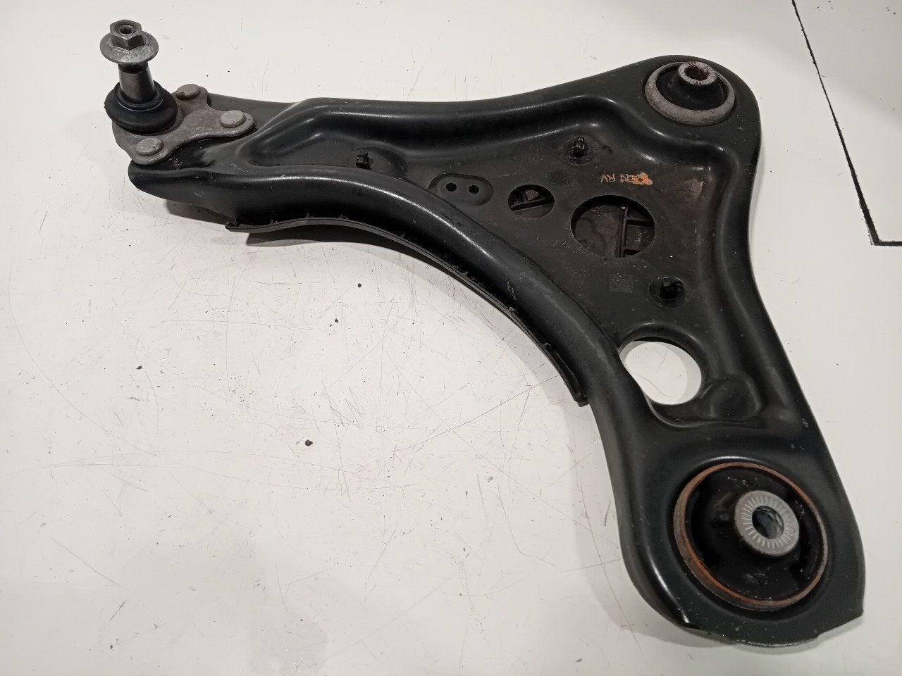 Draagarm rechts voor Skoda Enyaq, Onderdelen@venauto.nl, Van der Ven Autorecycling B.V., Gebruikt, Ettenseweg 76, 4706 PB Roosendaal, The Netherlands
