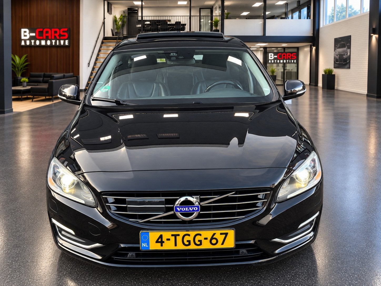 Volvo V60 2.4 D6 AWD Plug-In Hybrid Summum LEER|PANO|NAVI|XE, Automaat, Vierwielaandrijving, 212 €/maand, Te koop