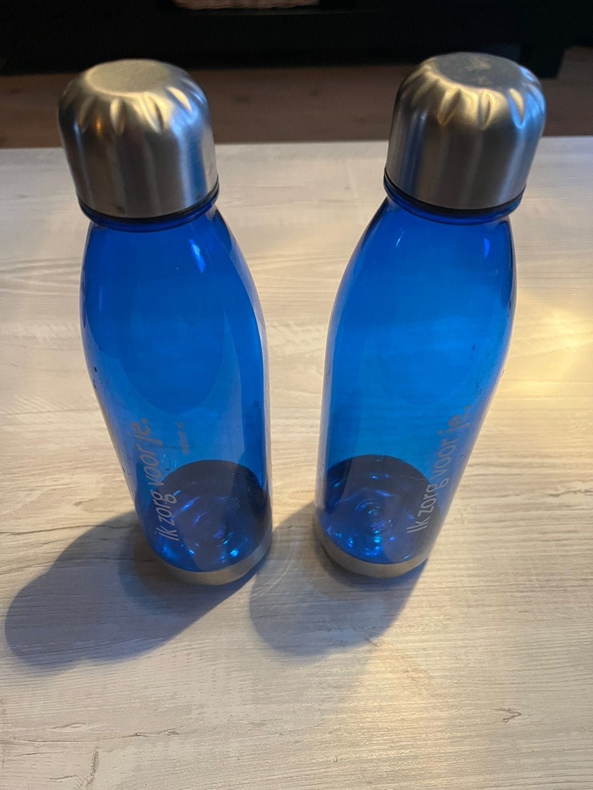 2x Blauwe drinkfles - Mathot, Huis en Inrichting, Kunststof, Ophalen of Verzenden, Zo goed als nieuw, Overige merken