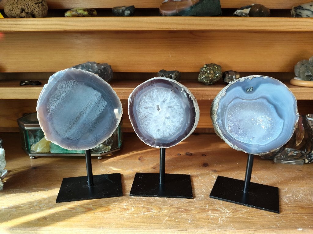 (56) Agaatschijf op standaard 13x8 cm, Verzenden, Mineraal