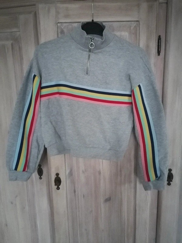 Bershka trui sweater m croptop grijs grijze regenboog, Kleding | Dames, Verzenden, Gedragen, Maat 38/40 (M), Grijs