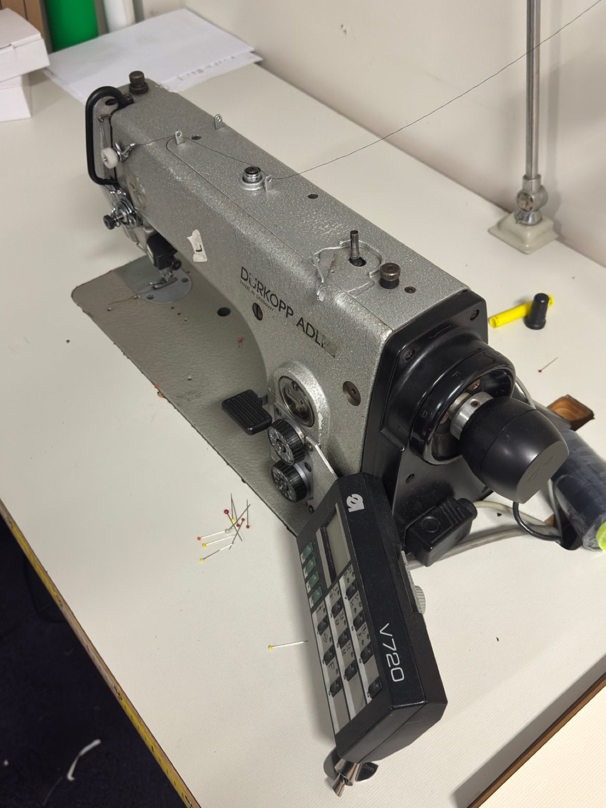 Dürkopp Adler industriële naaimachine met automatische funct, Gebruikt, Naaimachine, Industrieel, Ophalen