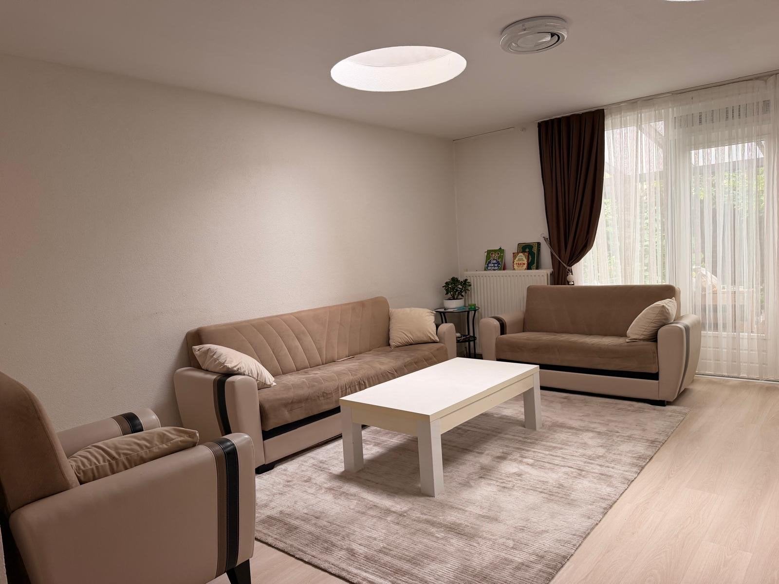 Complete 3-delige bankstel + Tafel.