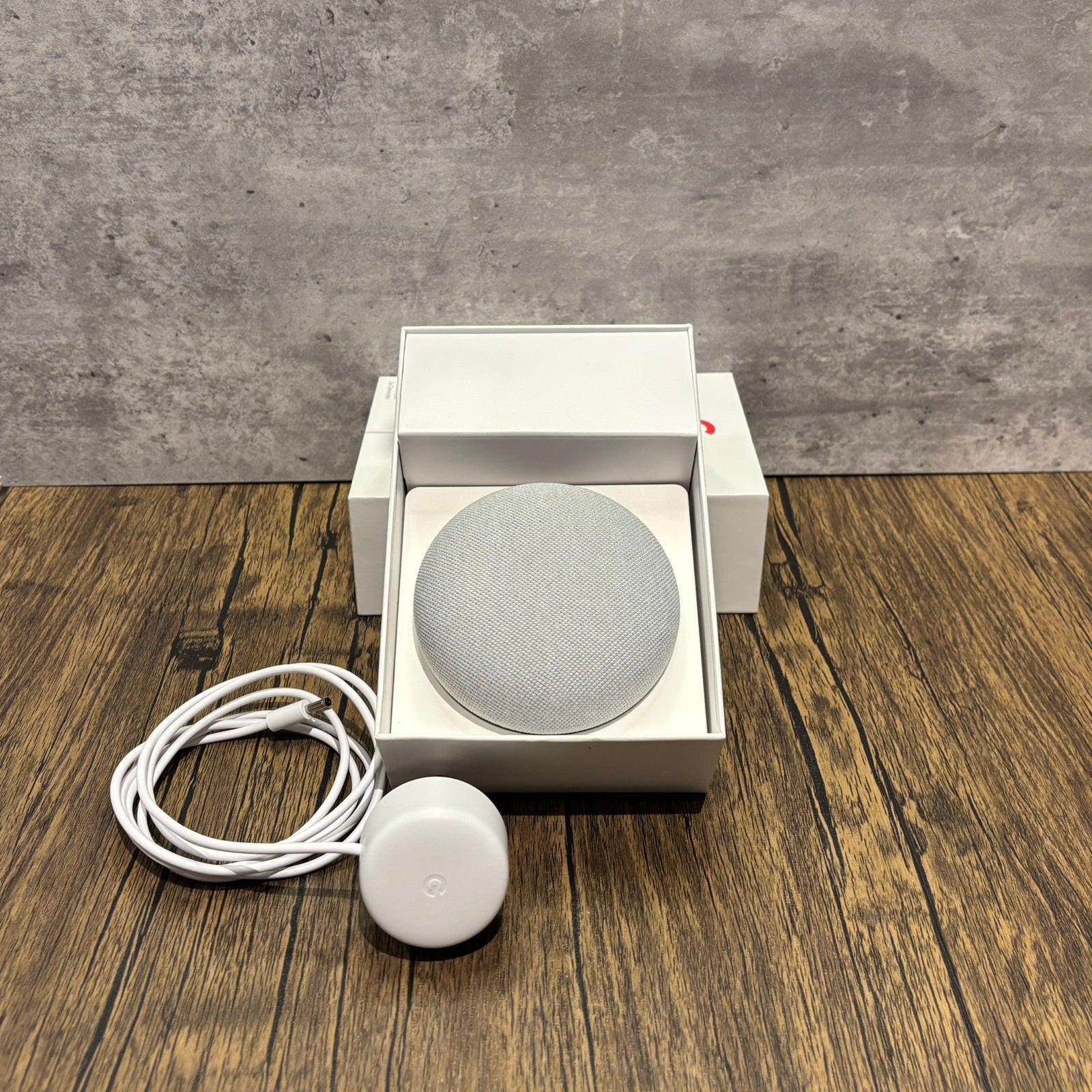 Google Nest Mini 2e Generatie - Chalk | 1 jaar garantie, Slimme speaker, Google, Sales@lmco.nl, Zo goed als nieuw