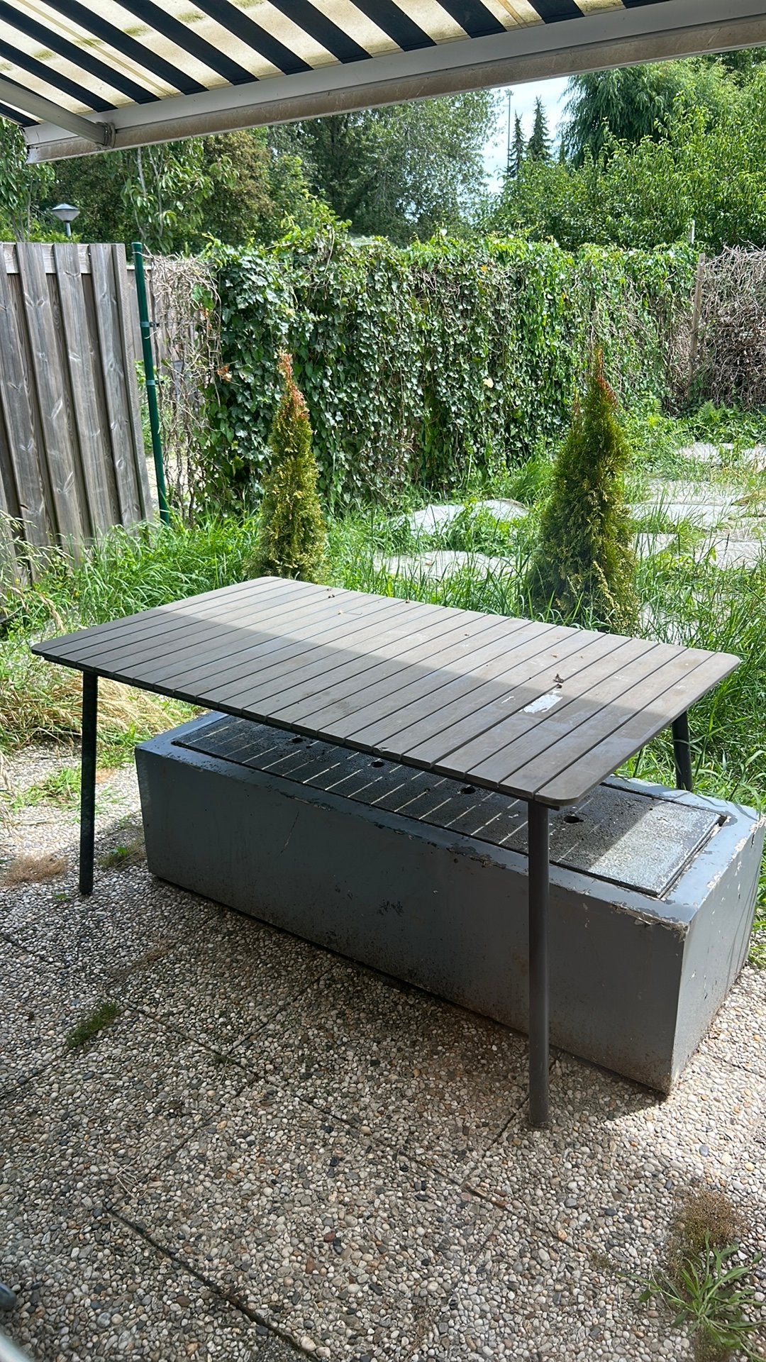 Tuin tafel Antraciet - van intratuin €35, Ophalen, 1 tot 2 meter, Minder dan 3 meter, Zo goed als nieuw