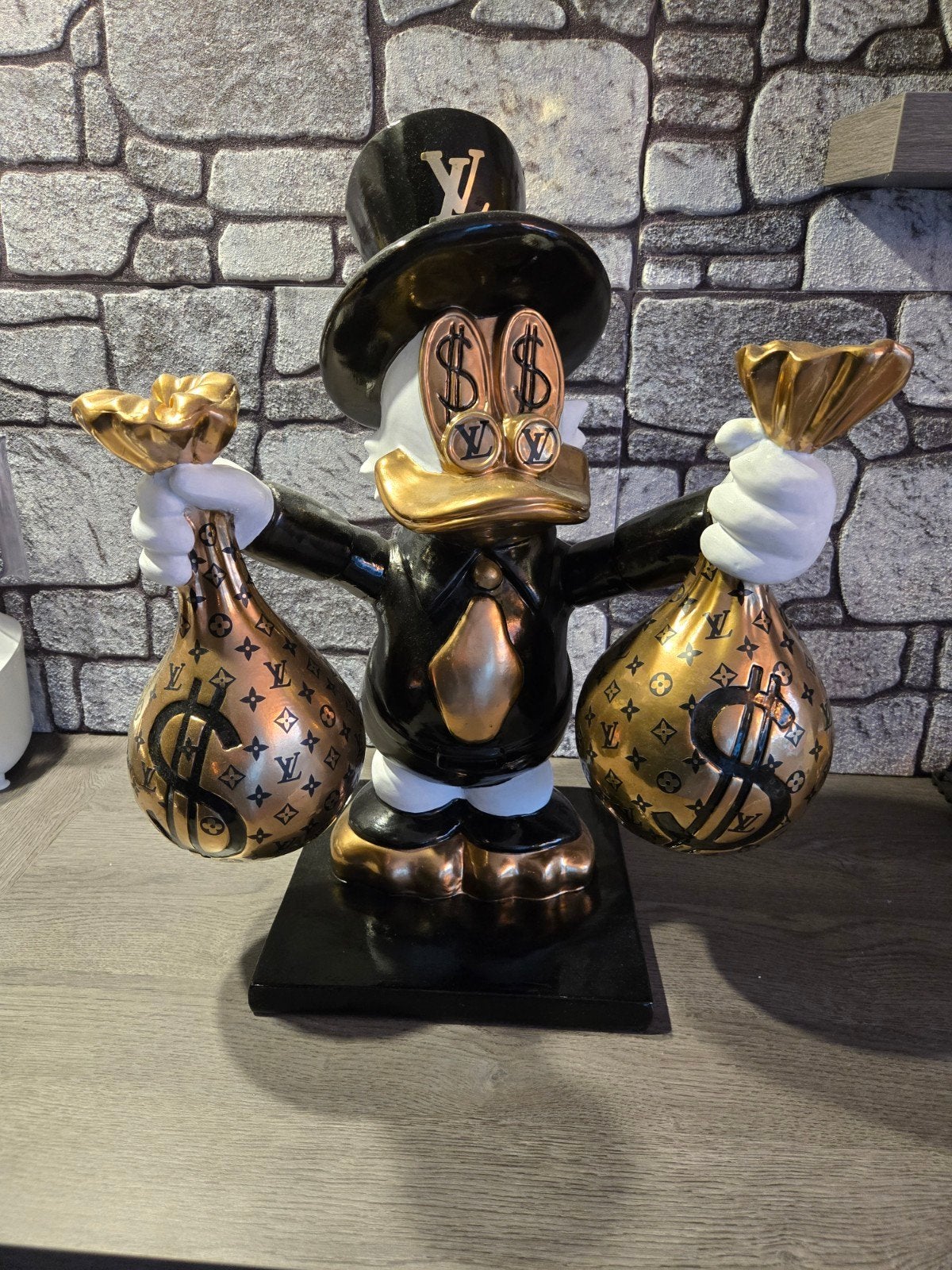 Dagobert Duck Louis Vuitton Beeld - Zwart/Goud 65cm hoog, Verzamelen, Ophalen of Verzenden, Nieuw, Beeldje of Figuurtje