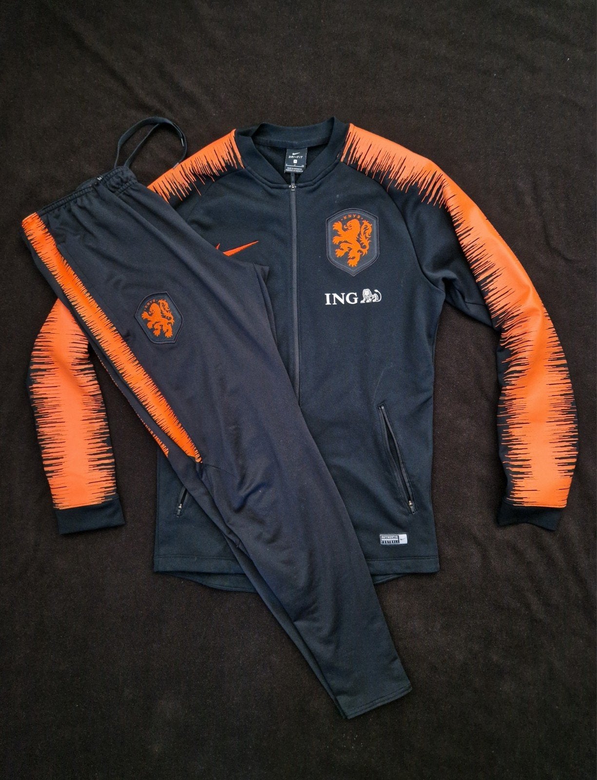 Nederlands elftal trainingspak 2018 KNVB broek + jack S, Zwart, Nike, Ophalen of Verzenden, Voetbal