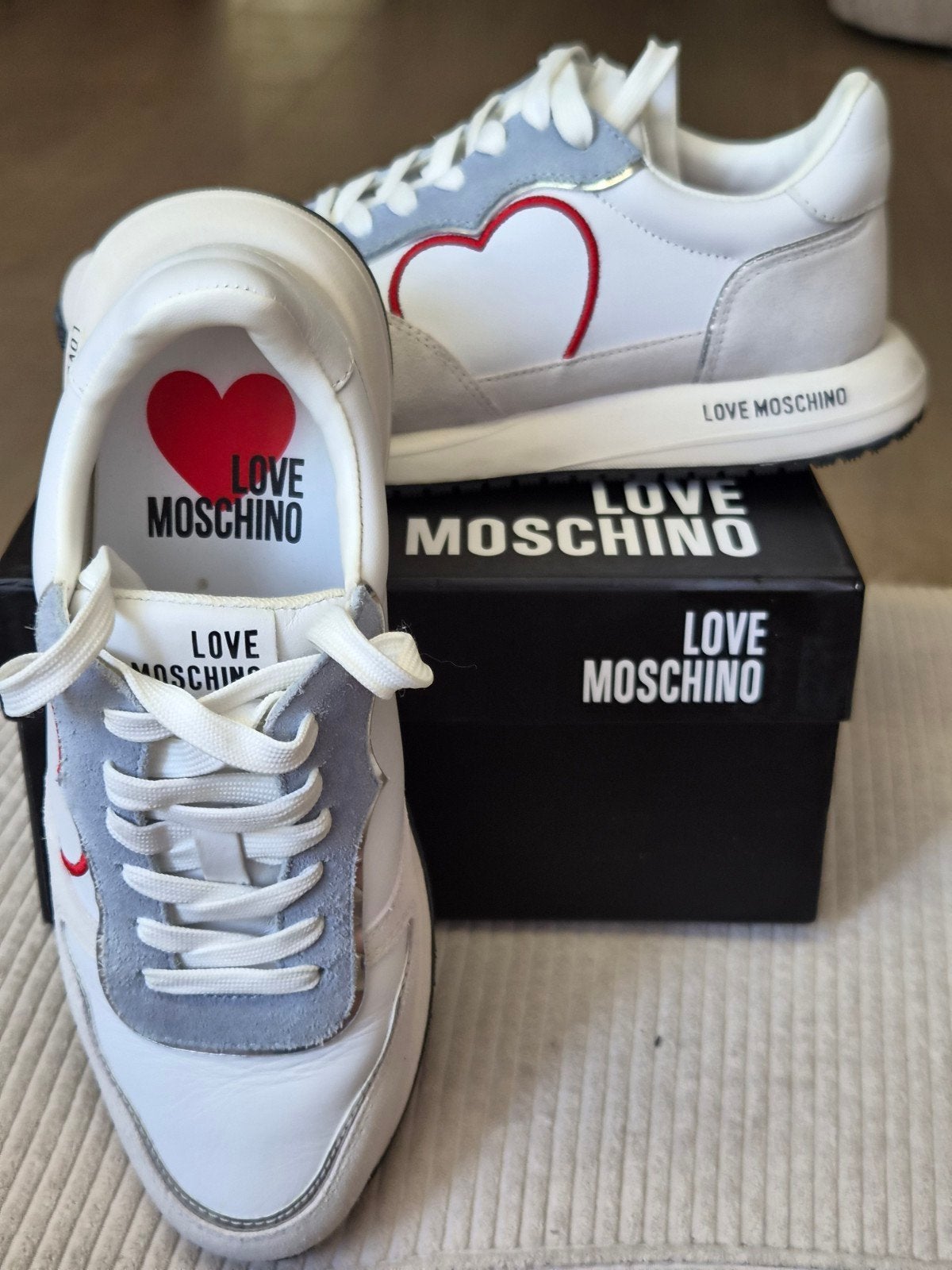 Mochino sneaker [lichtblauw, beige, wit], Beige, Ophalen of Verzenden, Mochino, Sneakers of Gympen