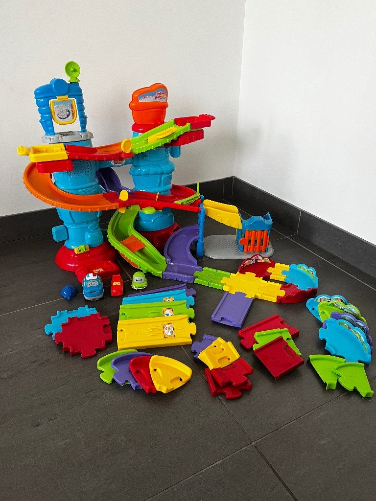 Vtech Toet Toet auto’s politietoren incl. extra wegdelen, Ophalen of Verzenden, Zo goed als nieuw, 2 tot 4 jaar