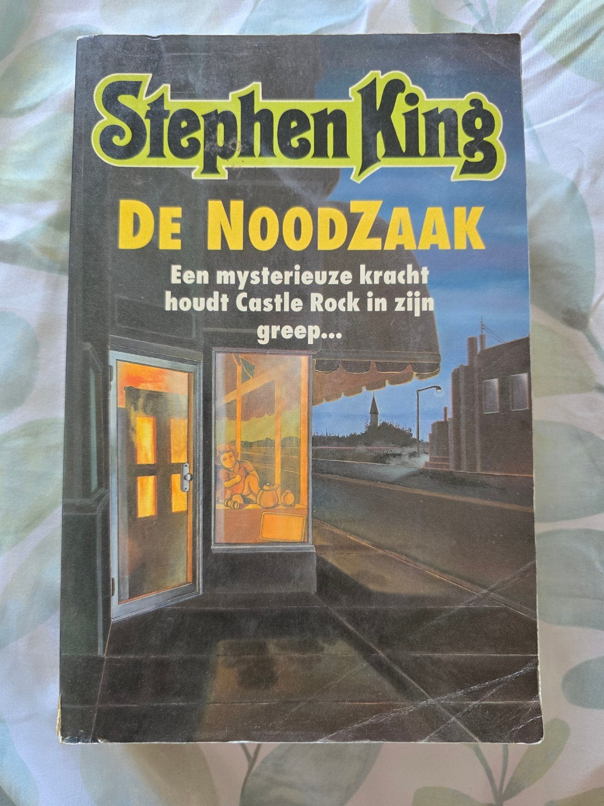 Stephen King - De Noodzaak (Paperback), Boeken, Ophalen of Verzenden, Gelezen, Stephen King, Nederland